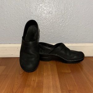 Black Danskos